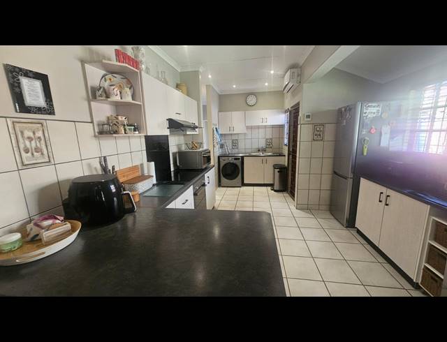 3 BEDROOM HOUSE FOR SALE IN GRANTHAM PARK